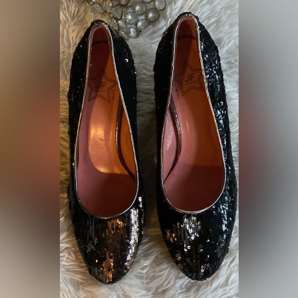 Women’s Sequins Sz 40 slip on pumps shoes